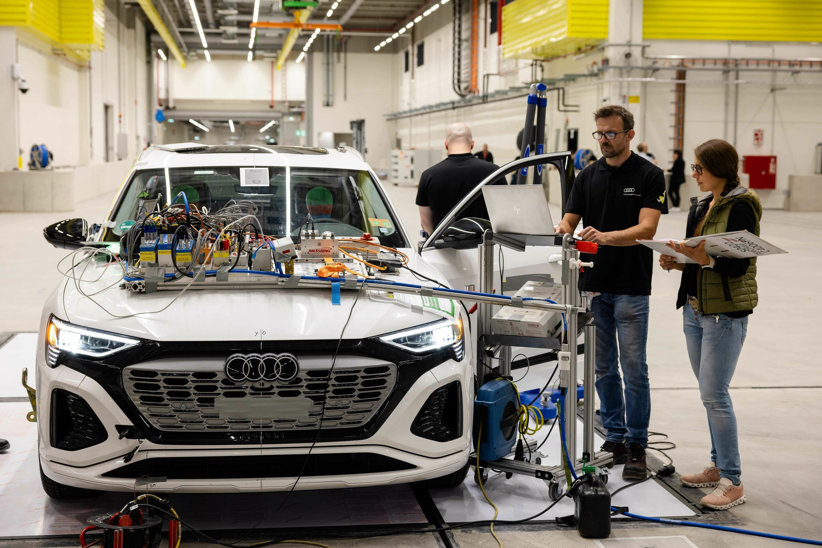 incampus opens in Ingolstadt - Preparations for a crash test at the new Vehicle Safety Center