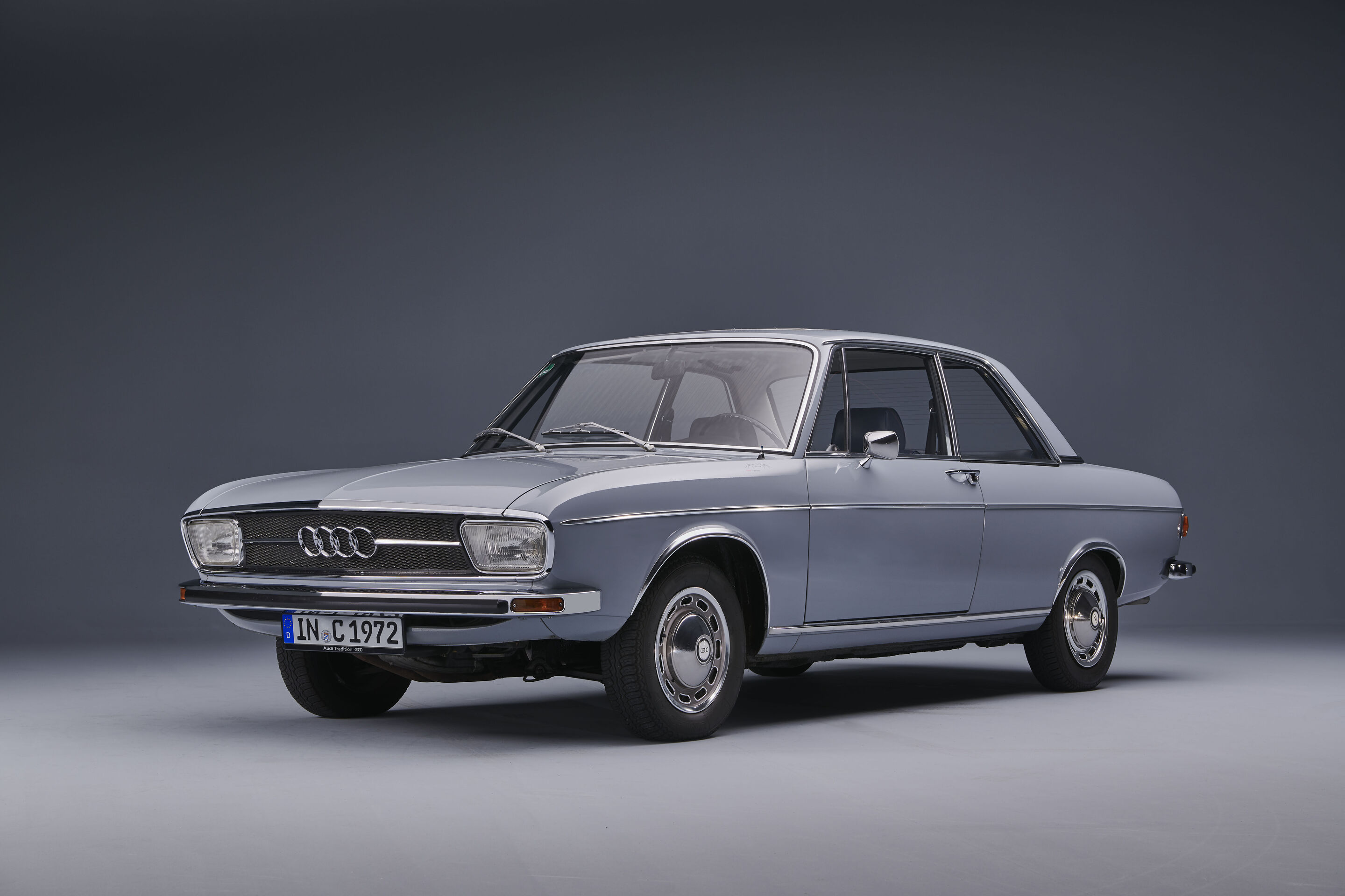 Audi Tradition showcases Audi 100 and A6 history - Photograph for the current Audi Tradition C model series exhibition at the Audi Forum Neckarsulm: the first-generation Audi 100.
