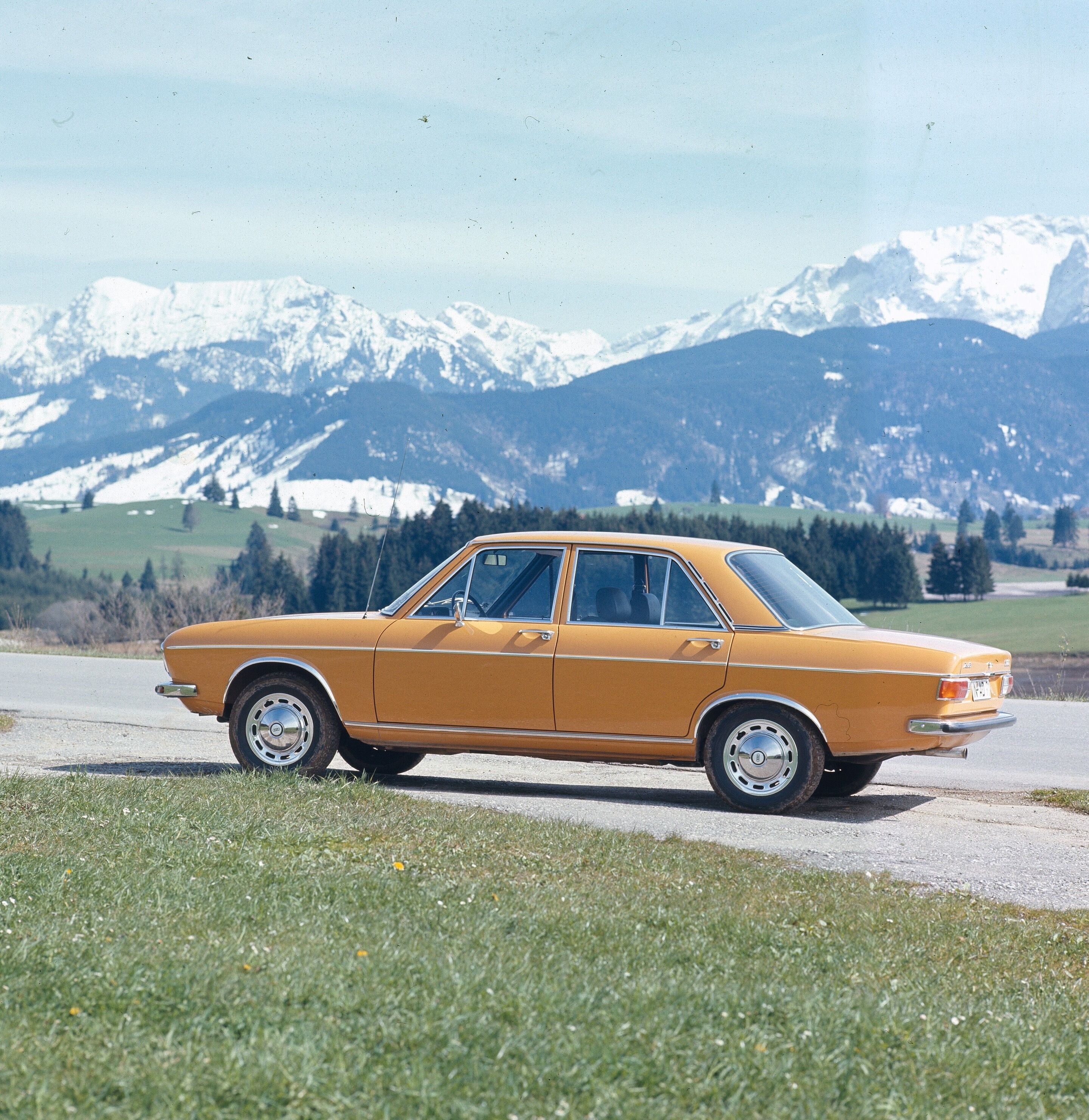 Audi Tradition showcases Audi 100 and A6 history - Archive photo for the current Audi Tradition C model series exhibition at the Audi Forum Neckarsulm: the first-generation Audi 100.