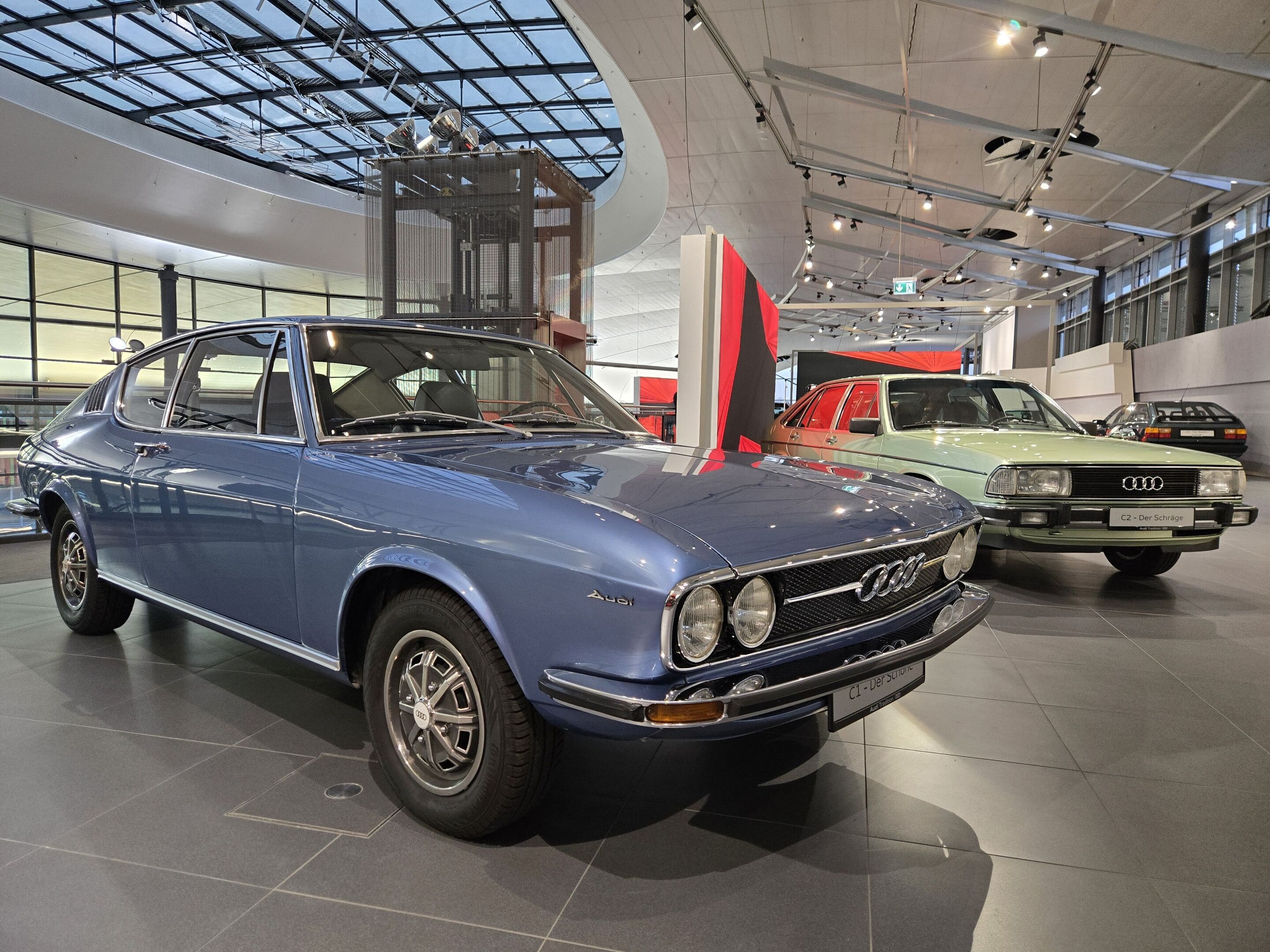 Audi Tradition showcases Audi 100 and A6 history - A look at the Audi Tradition C model series exhibition at the Audi Forum Neckarsulm: the Audi 100 Coupé S and the Audi 100 CS Avant quattro (back).